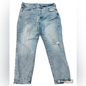 Old Navy washed-look OG Straight Jeans with ripped knees🤍🤍